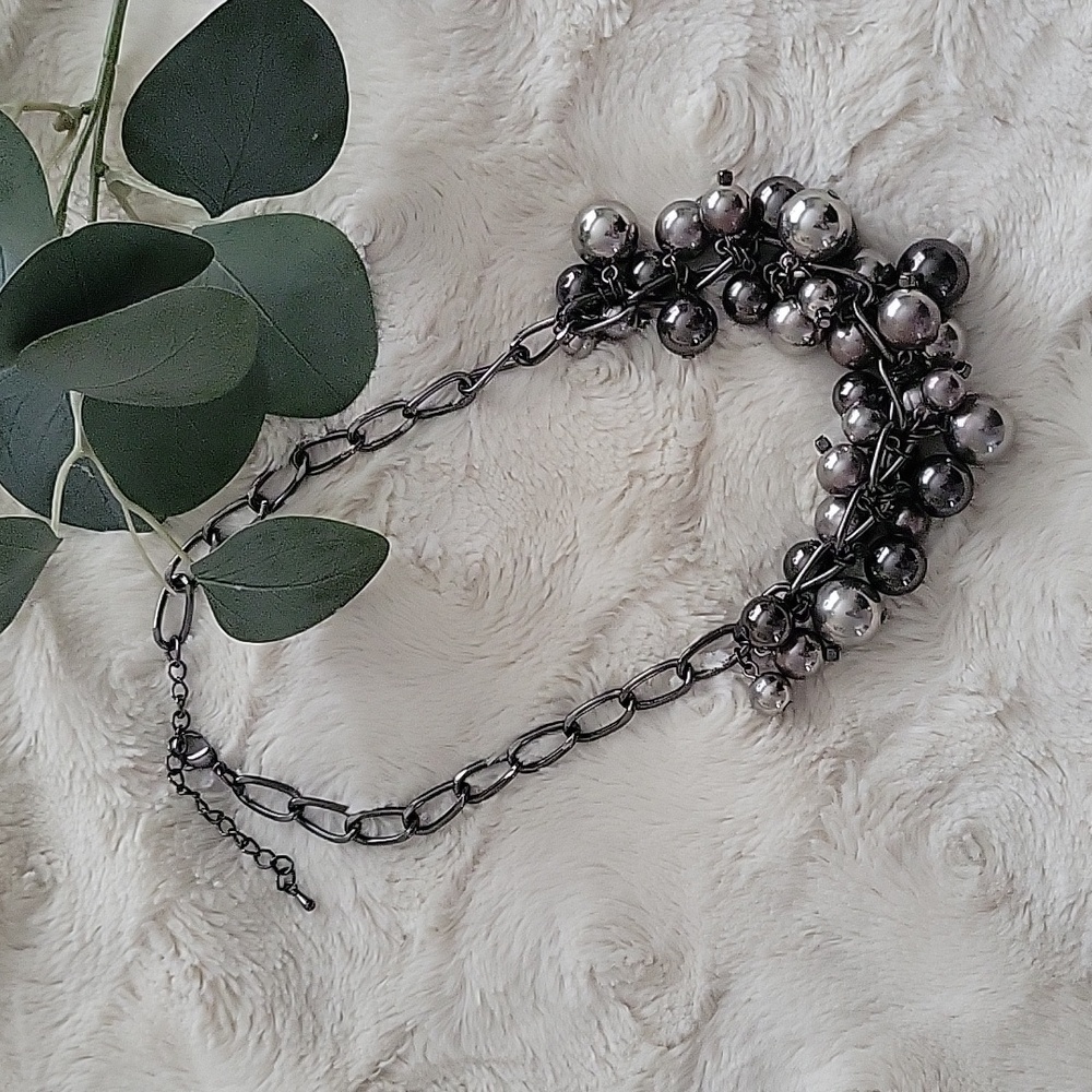 💎 2/$10 or 3/$12 Metallic Bauble Statement Necklace